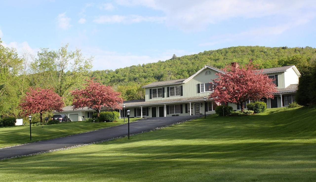 Braeside Lodging Woodstock Exterior photo